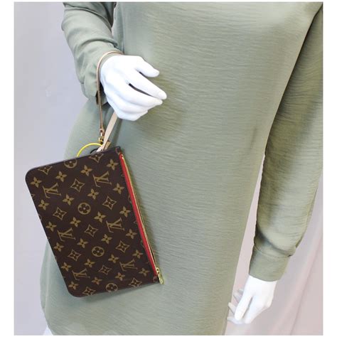 pochette louis vuitton outfit|louis vuitton pochette wristlet.